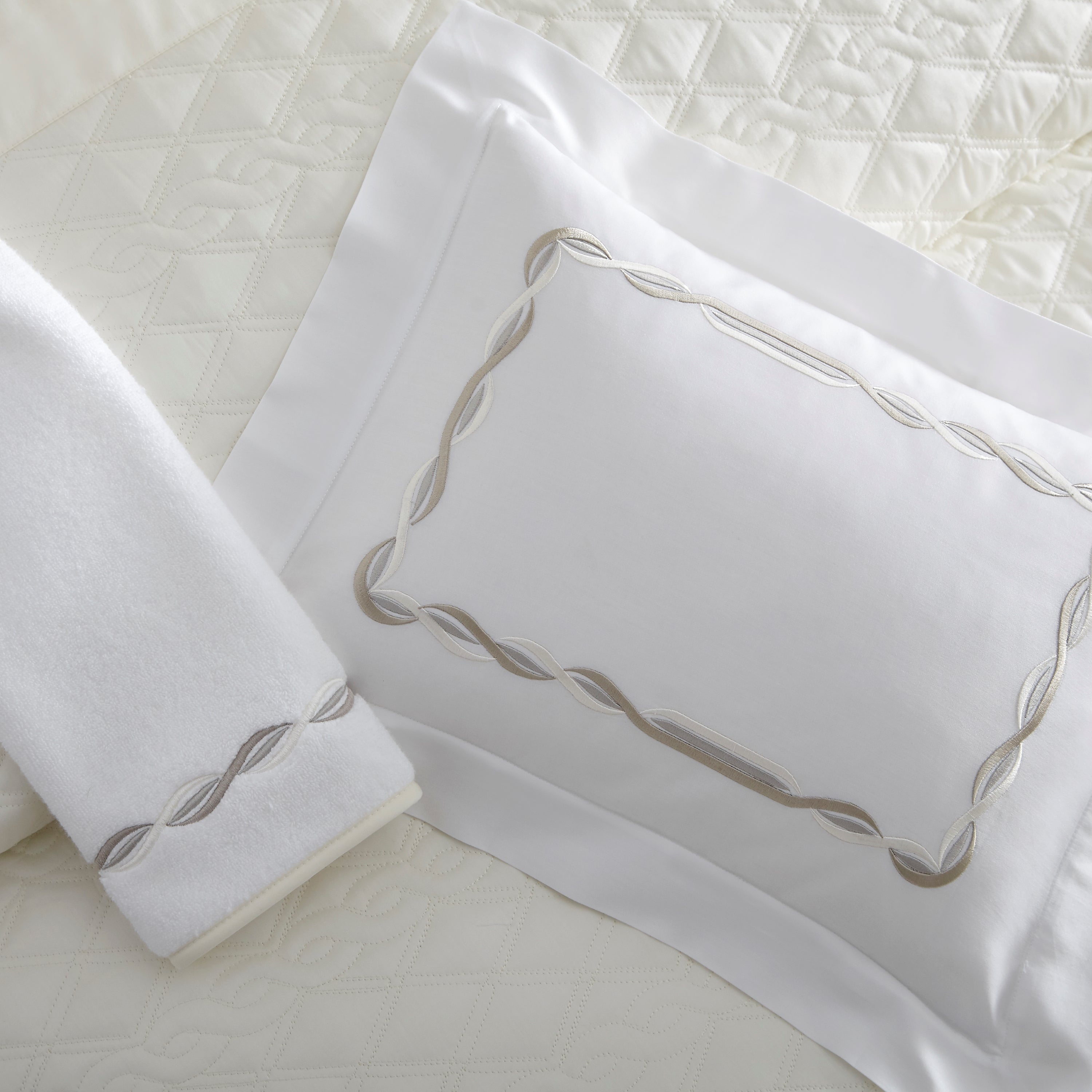 Cadence Bedding